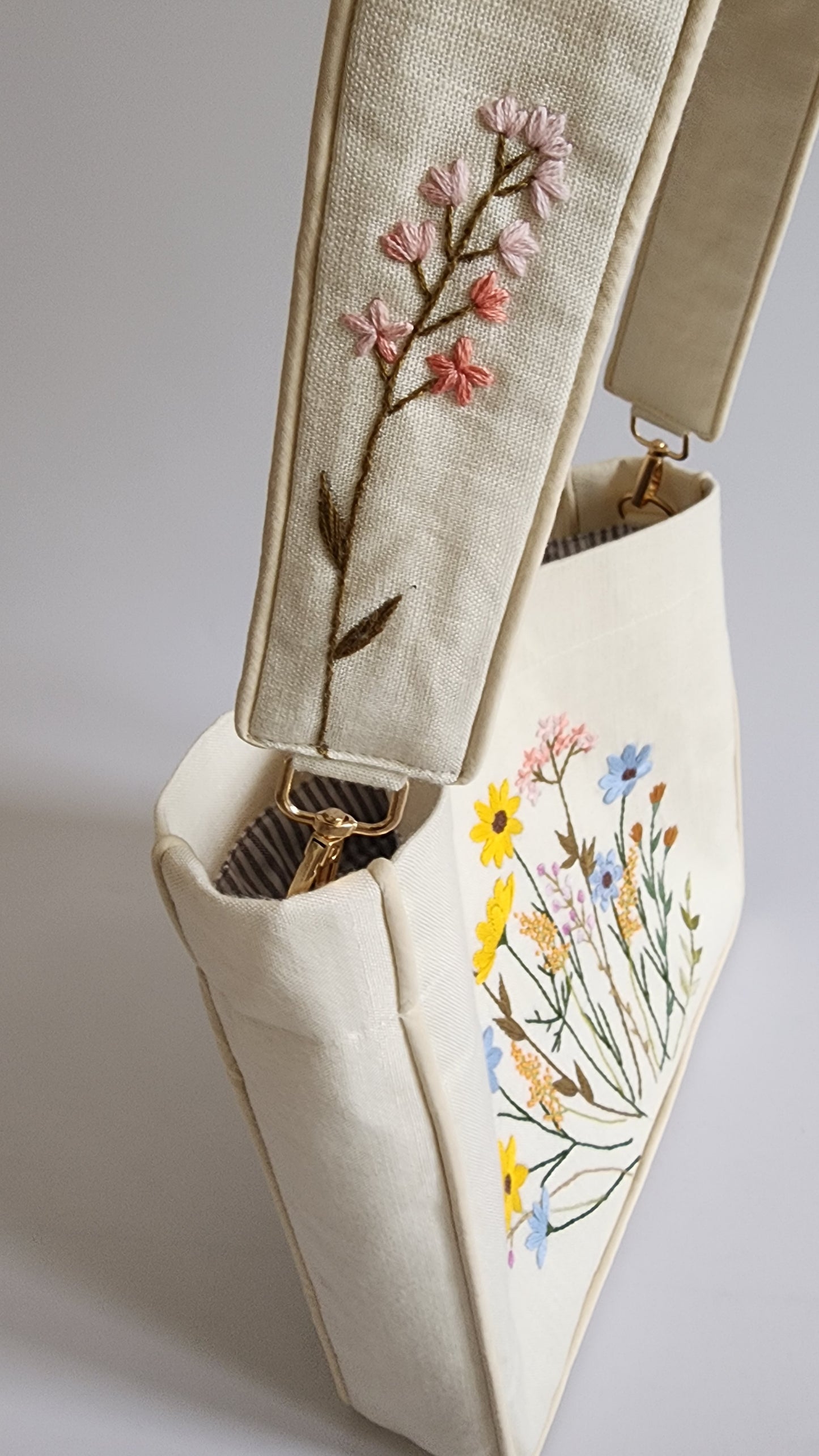 Ikali - Wild Flowers - Hand-embroidered Kumstu bo Bag