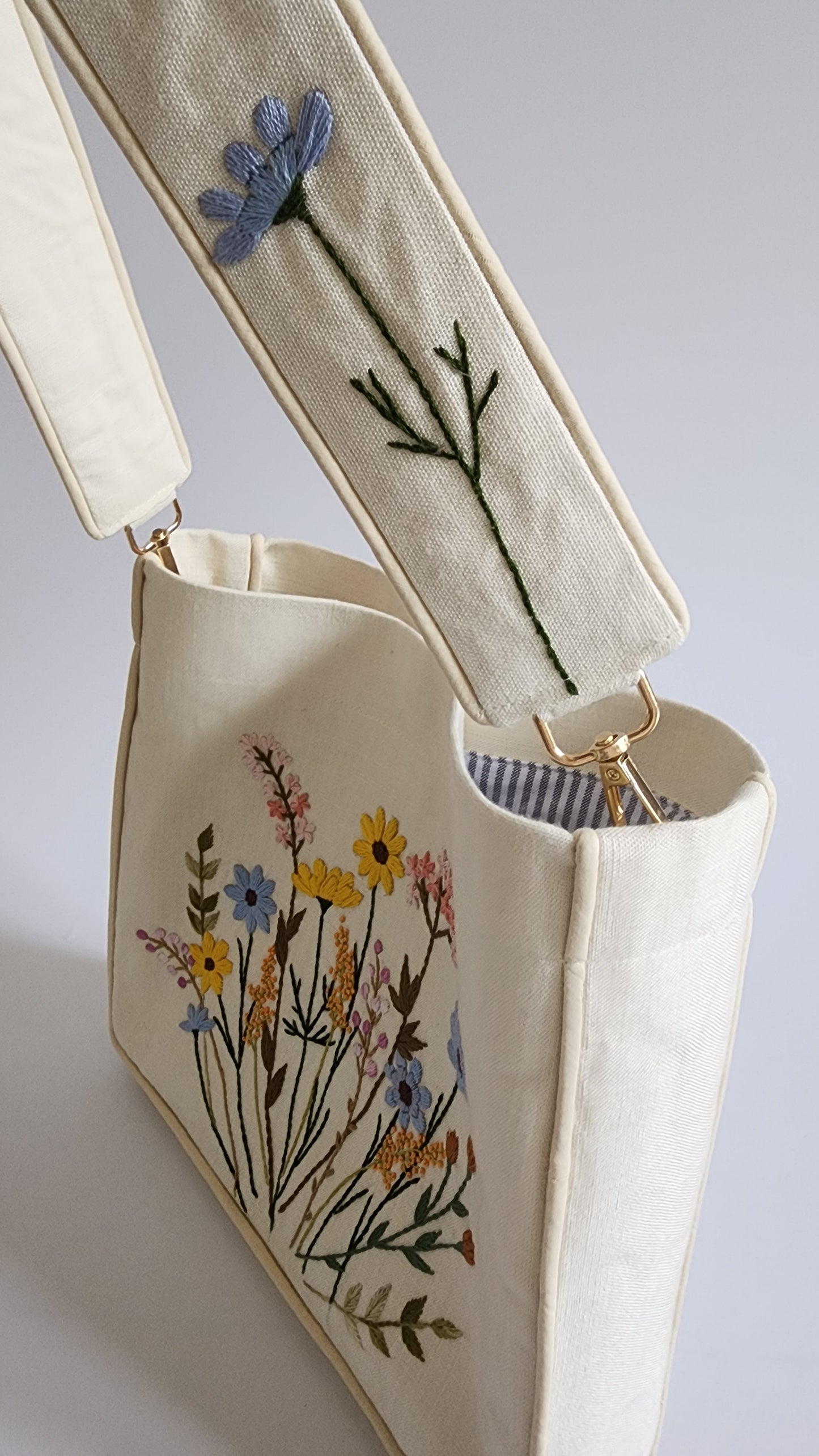 Ikali - Wild Flowers - Hand-embroidered Kumstu bo Bag