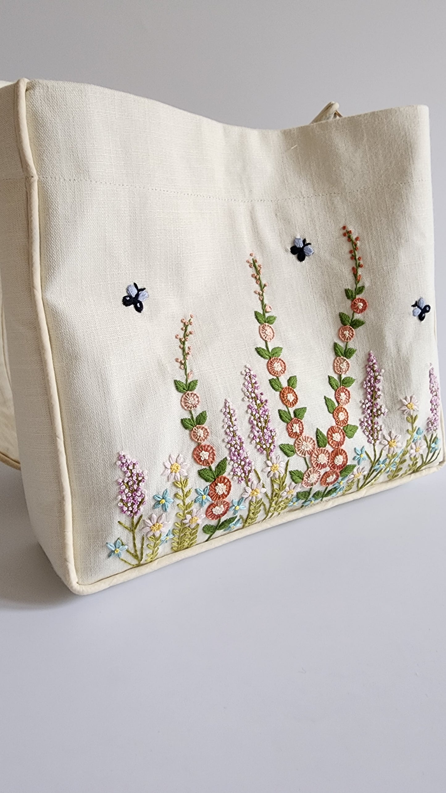 Ikali - English Garden - Hand-embroidered Kumstu bo Bag