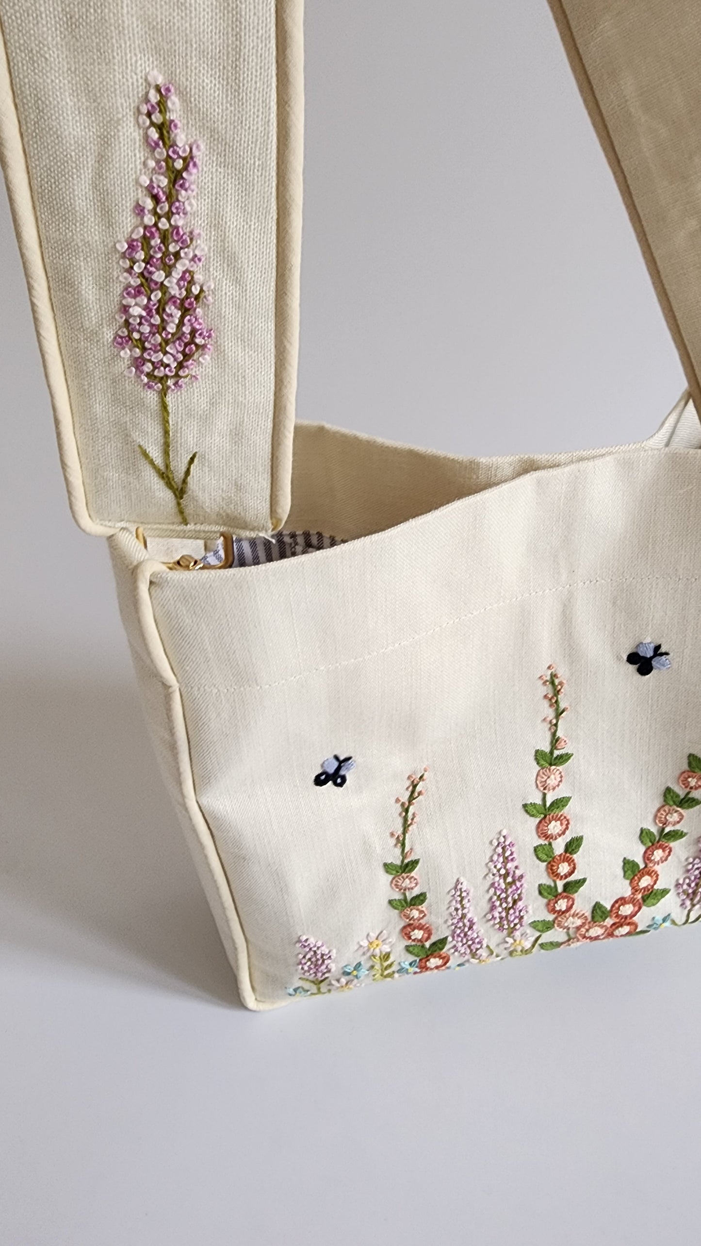 Ikali - English Garden - Hand-embroidered Kumstu bo Bag