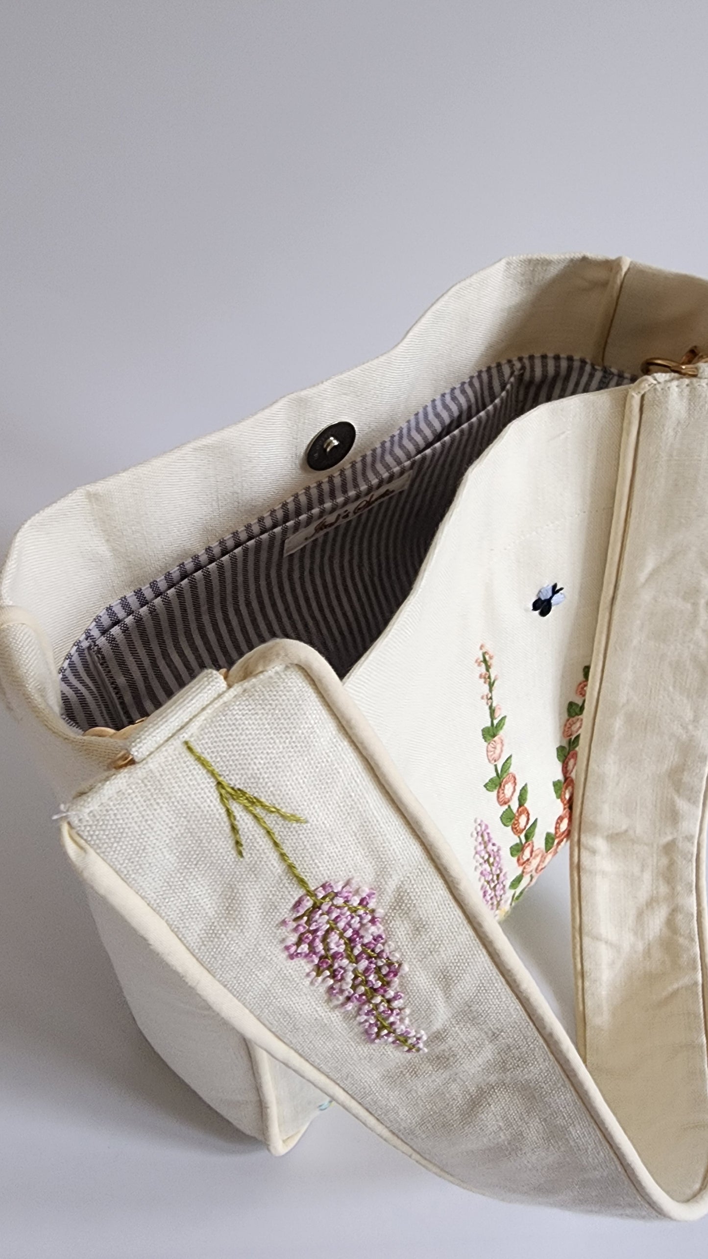 Ikali - English Garden - Hand-embroidered Kumstu bo Bag