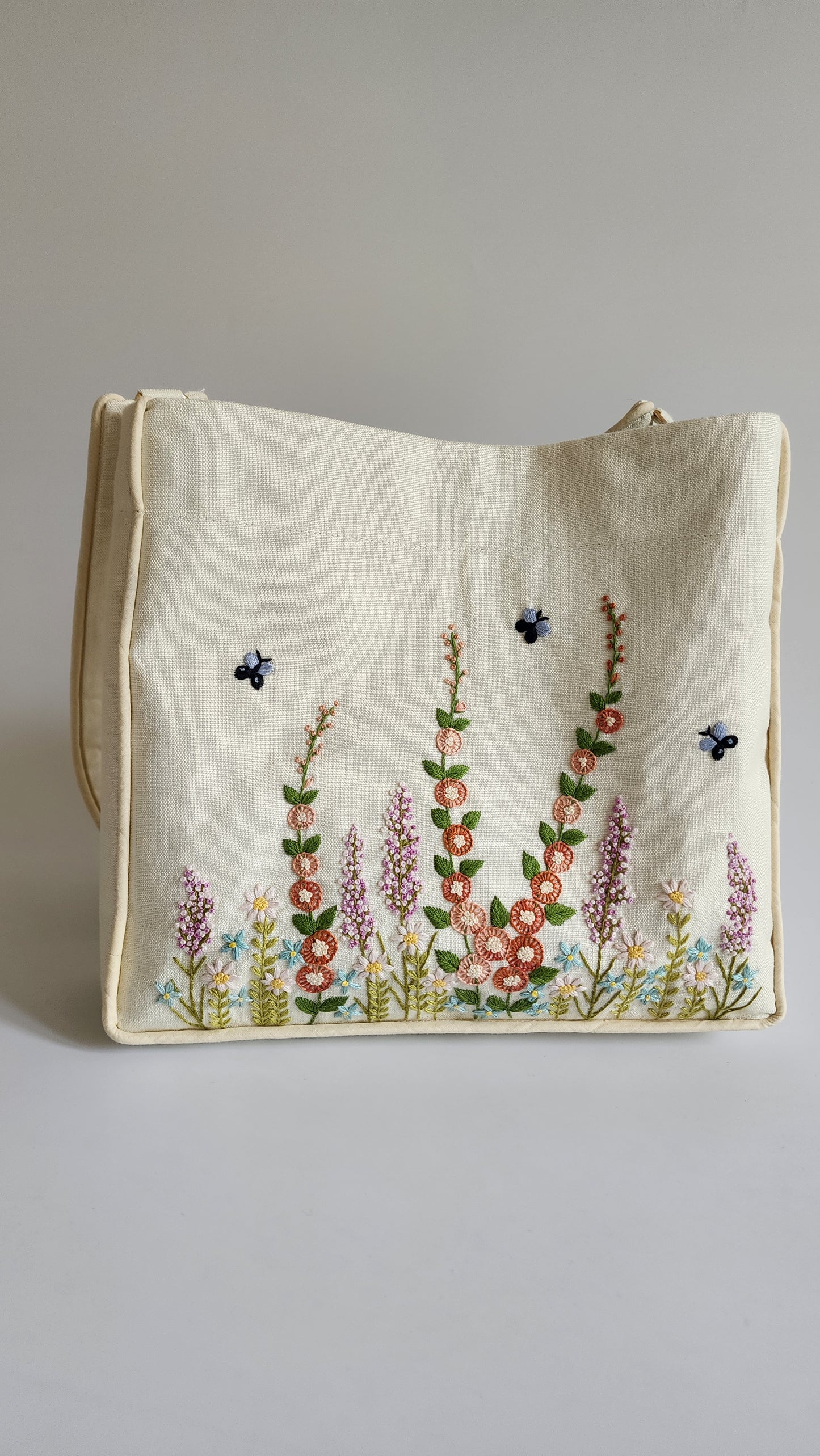 Ikali - English Garden - Hand-embroidered Kumstu bo Bag