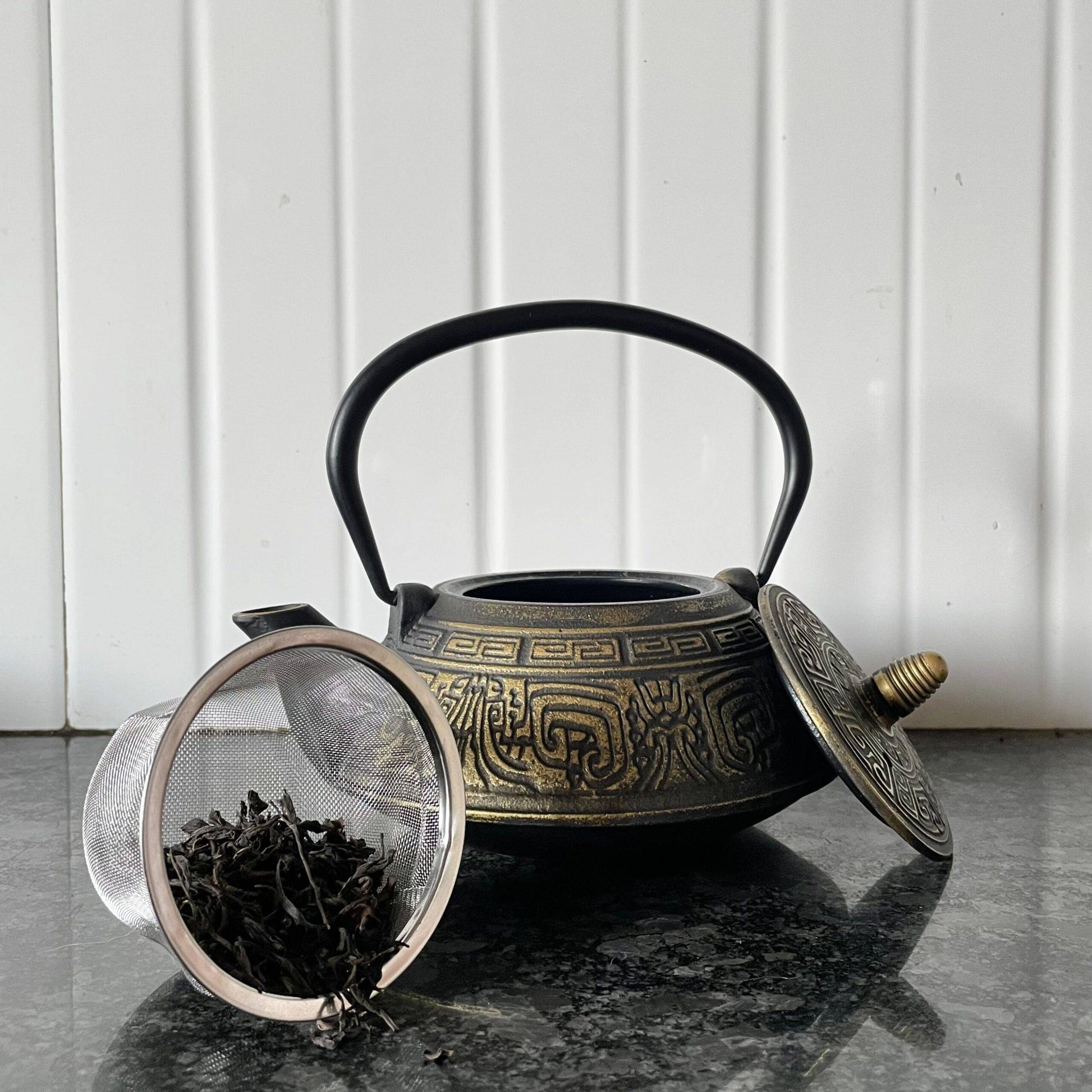 Cast-Iron Hobnail TeaPot - Traditional Japanese Tetsubin (Tetsu-Kyusu (鉄急須)) Black & Bronze Lidded TeaPot 580ml with Stainless Steel Infuser