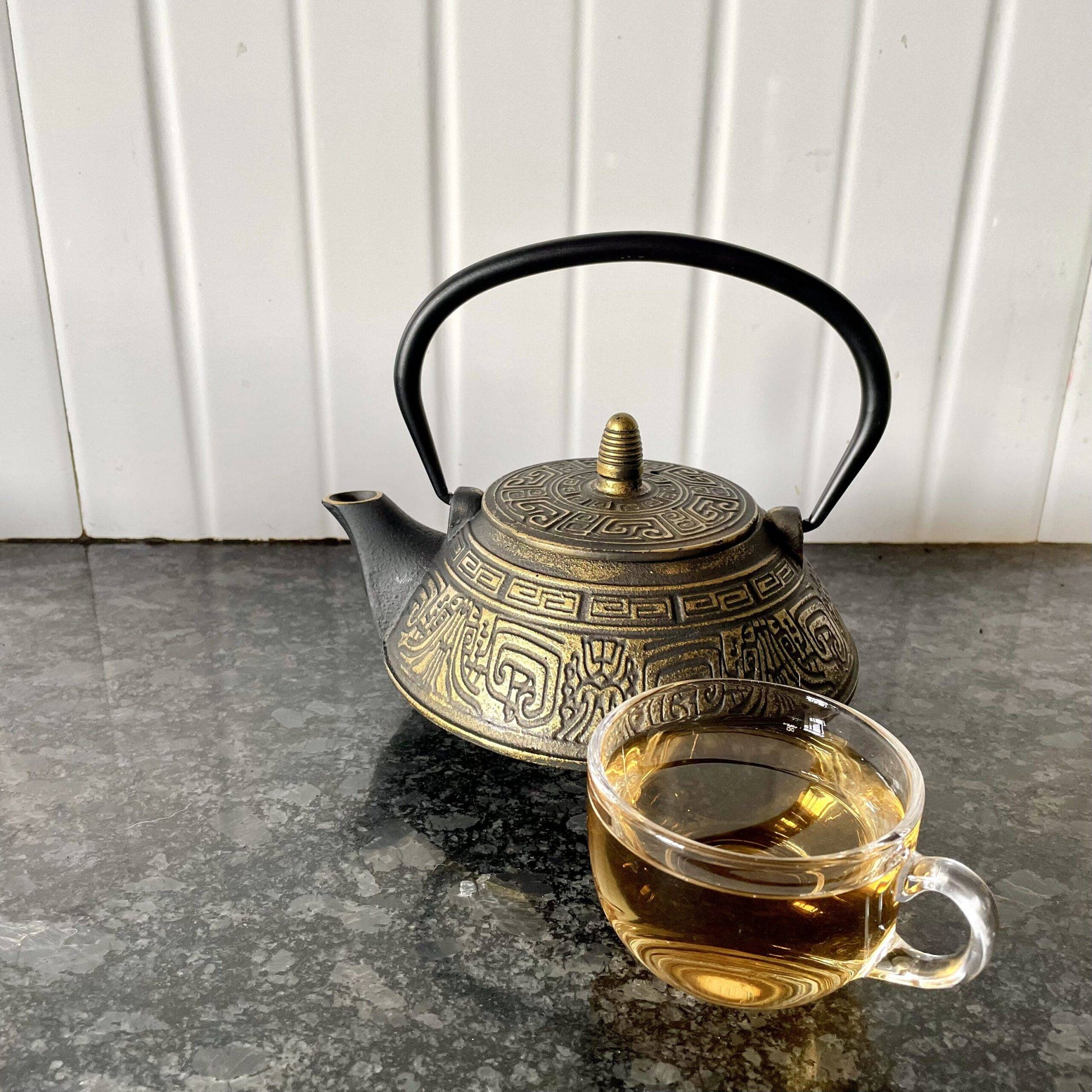 Cast-Iron Hobnail TeaPot - Traditional Japanese Tetsubin (Tetsu-Kyusu (鉄急須)) Black & Bronze Lidded TeaPot 580ml for Tea Brewing