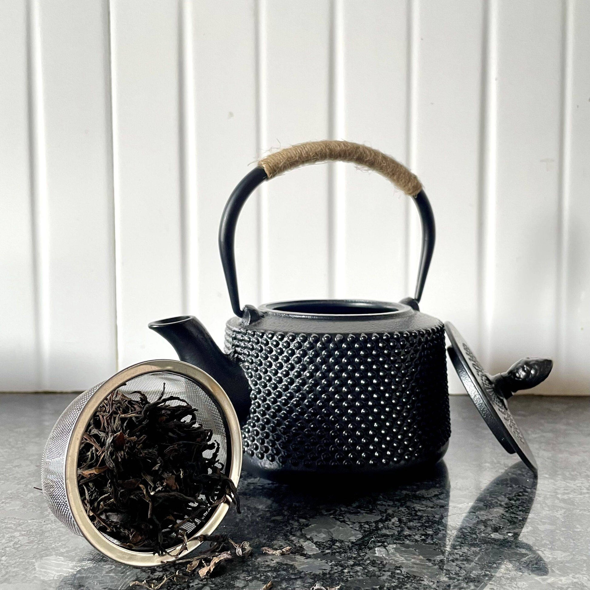 Cast-Iron Hobnail TeaPot - Traditional Japanese Tetsubin (Tetsu-Kyusu Black Arare patterned TeaPot 580ml Lid with Stainless Steel Infuser