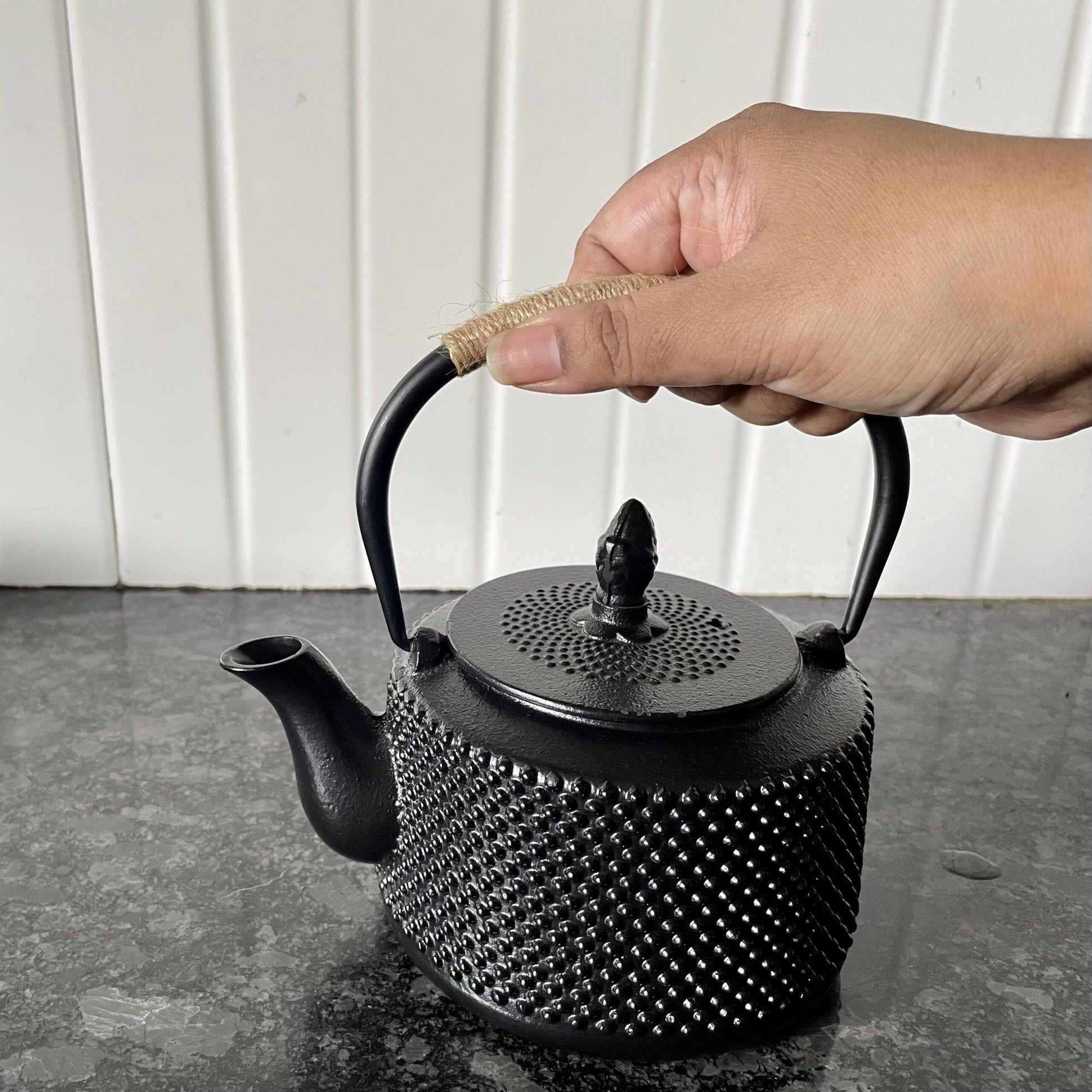Cast-Iron Hobnail TeaPot - Traditional Japanese Tetsubin (Tetsu-Kyusu Black Arare patterned TeaPot 580ml Lid with Stainless Steel Infuser for Brewing Tea