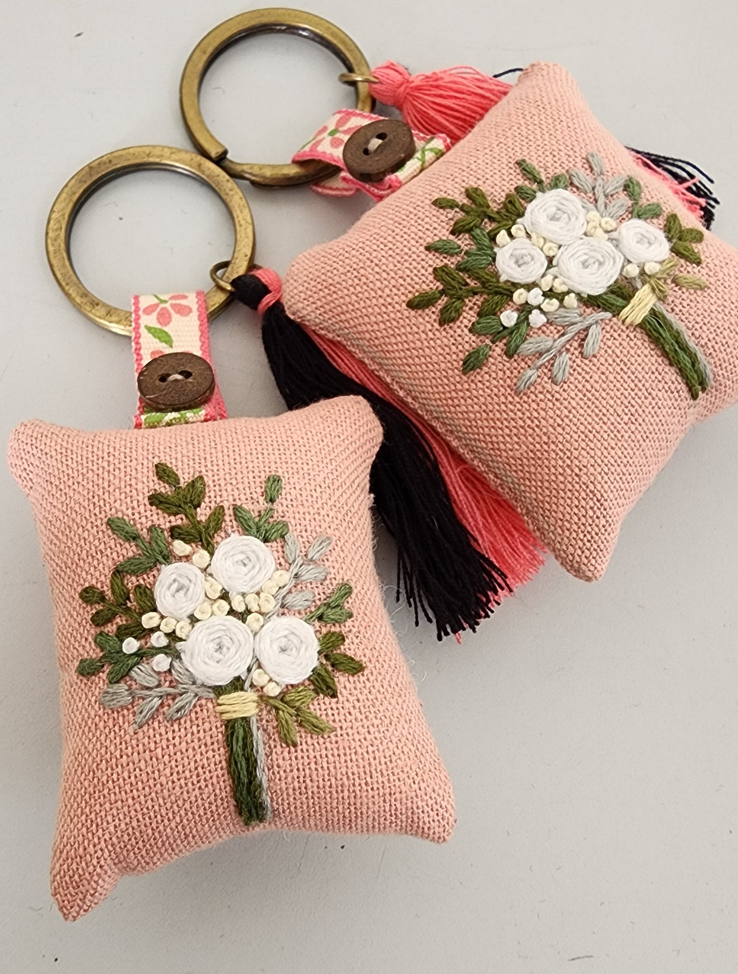 Ikali - White Flower Bouquet - Hand-embroidered Keychain